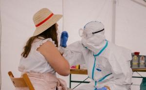 Balkanska država: Prosječna starost oboljelih od Covida-19 u augustu pala na 36 godina