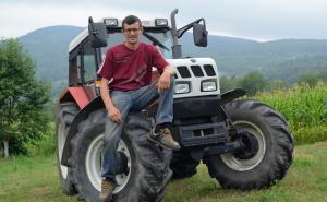 Humani ljudi vratili mu osmjeh na lice: Otac sedmero djece dobio novi traktor
