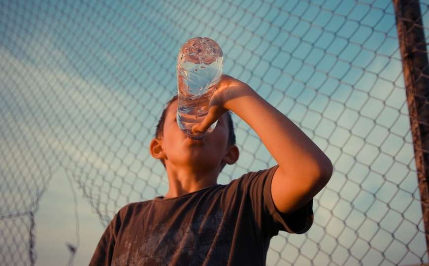Koliko bi djeca dnevno trebala popiti vode?