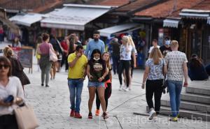 Grad u neprepoznatljivoj atmosferi: Prošetajte s nama ulicama Sarajeva 