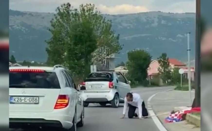 Barjaktar u Posušju ispao iz automobila tokom svadbene povorke