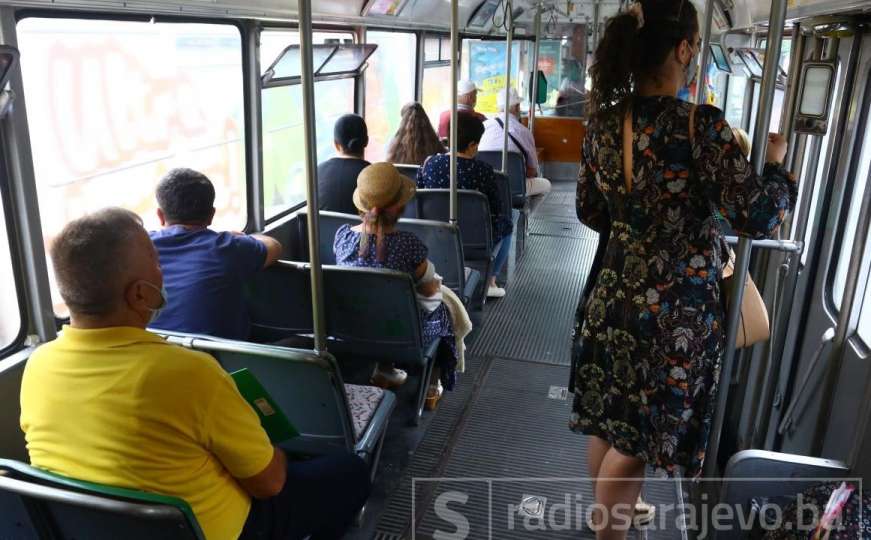 Sarajevski tramvaji u vrijeme pandemije: Koliko se poštuju propisi?
