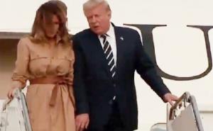 Baš se namučio: Kad Trump pokušava uhvatiti Melaniju za ruku