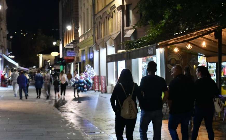 Noć u Sarajevu: Svjež zrak, mokre ulice i šetnja 
