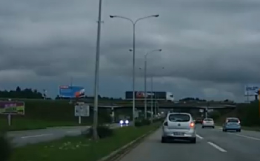 Neobičan prizor na cesti u BiH: Ovo se ne viđa svaki dan 
