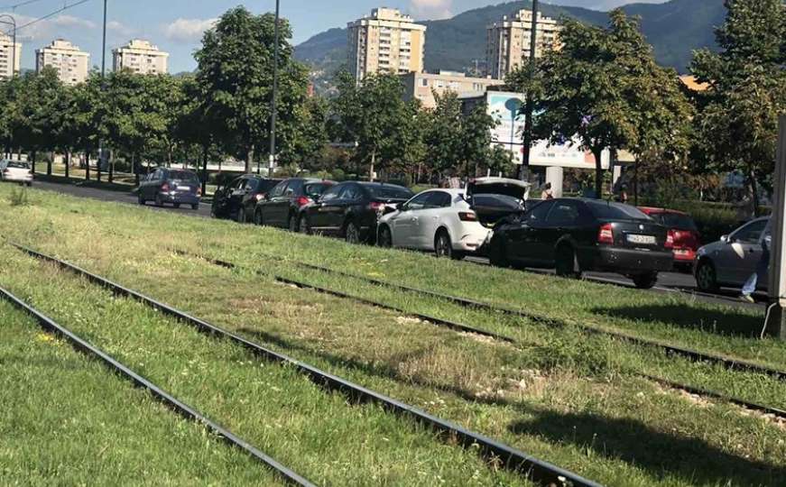 Gužve u Sarajevu: Sudarilo se pet automobila