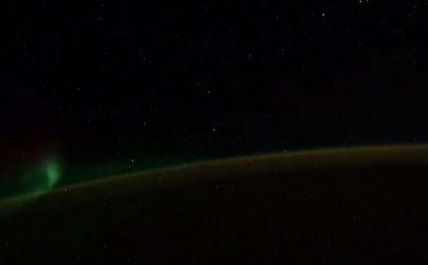 Astronaut sa ISS-a objavio snimak: Pet nepoznatih objekata leti iznad zemlje