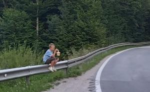 Fotografija postala viralna: Dječak koji je rasplakao regiju ispričao detalje