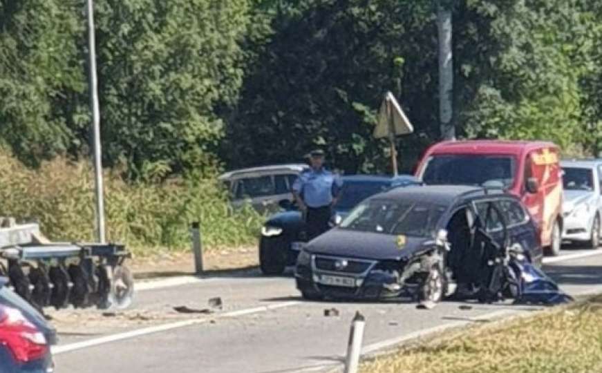 Nova nesreća u BiH: Težak sudar traktora i automobila