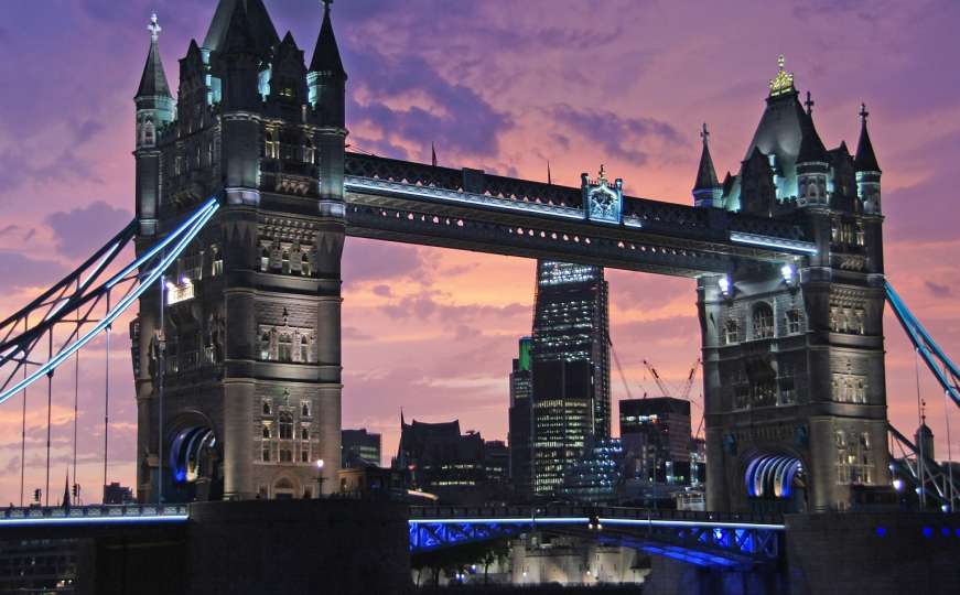 Zaglavio se londonski Tower Bridge, privremeno obustavljen saobraćaj