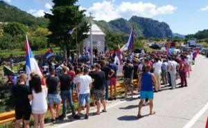 "Auto litija" i u Trebinju: Nekoliko stotina vozila stiglo do granice s Crnom Gorom