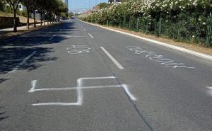 Sramotni prizori u Splitu: Na asfaltu iscrtali 15 uvredljivih grafita