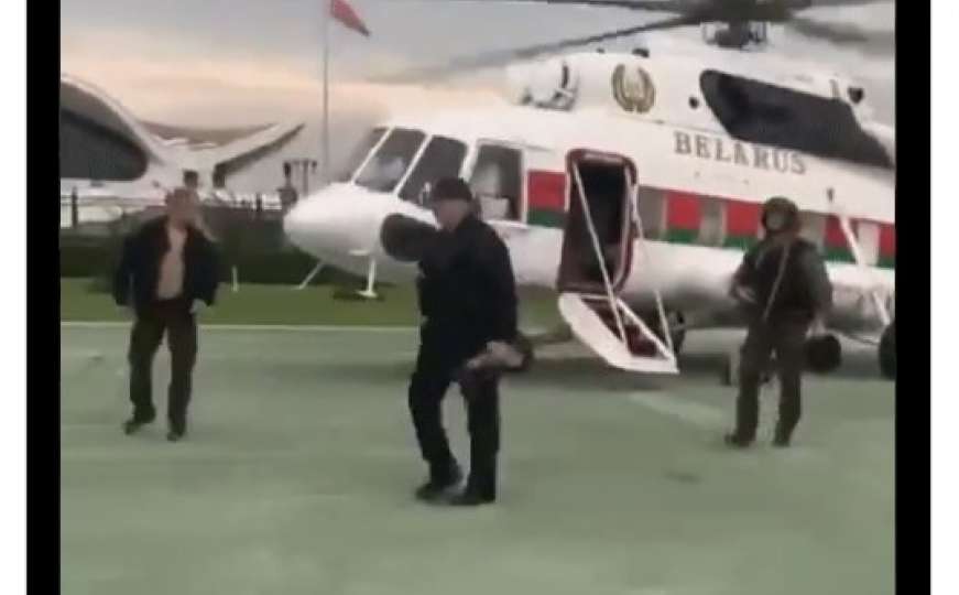 Lukašenko sa automatskom puškom stigao u svoju rezidenciju