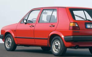 Zbog neplaćenih kazni policija mu oduzela golfa dvojku