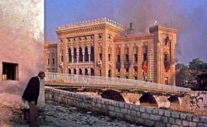 Agresija na BiH: Na današnji dan je zapaljena gradska Vijećnica u Sarajevu