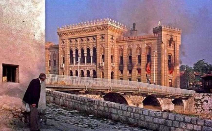 Agresija na BiH: Na današnji dan je zapaljena gradska Vijećnica u Sarajevu