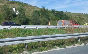 Nesreća na autoputu na ulazu u Sarajevo: Saobraćaj se odvija otežano