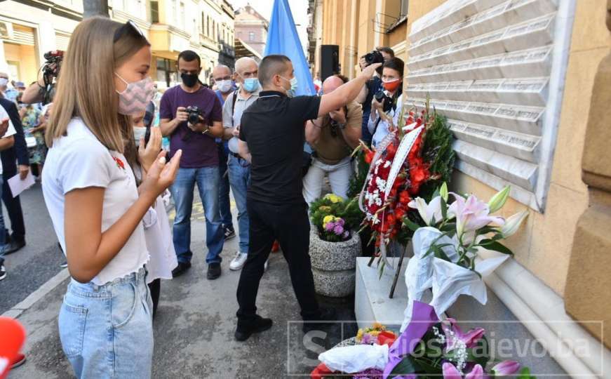 Sarajevo se sjeća: Prije 25 godina u masakru na Markalama ubijene su 43 duše