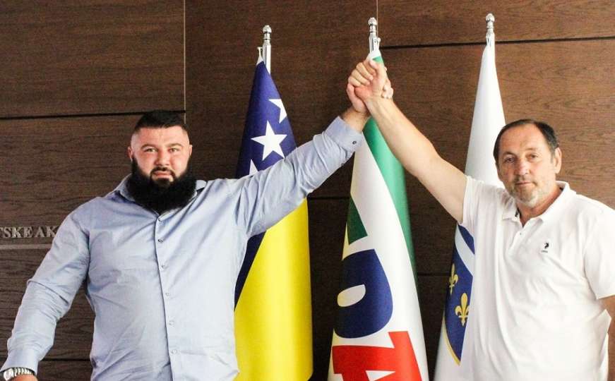 SDA dobila novog člana: Pristupnicu potpisao Nedžmin Ambešković