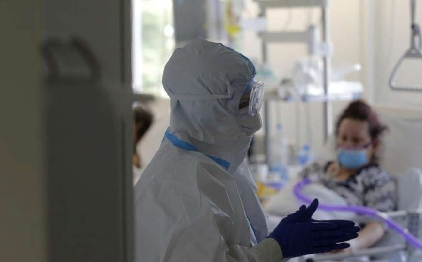 Srbija: Jedno umrlo, raste broj pacijenata na respiratoru