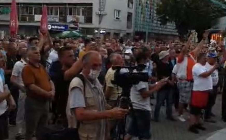 Stotine ljudi iz Krajine na ulicama u Bihaću: Državo, probudi se!