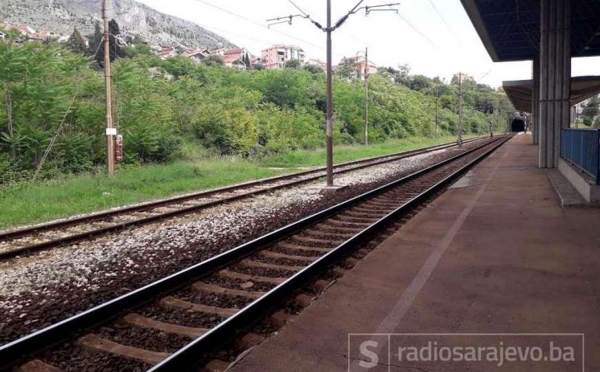 Teško povrijeđen u sudaru Passata s vozom kod Mostara