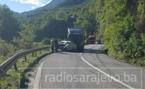 Težak udes u BiH: Na licu mjesta poginuo vozač