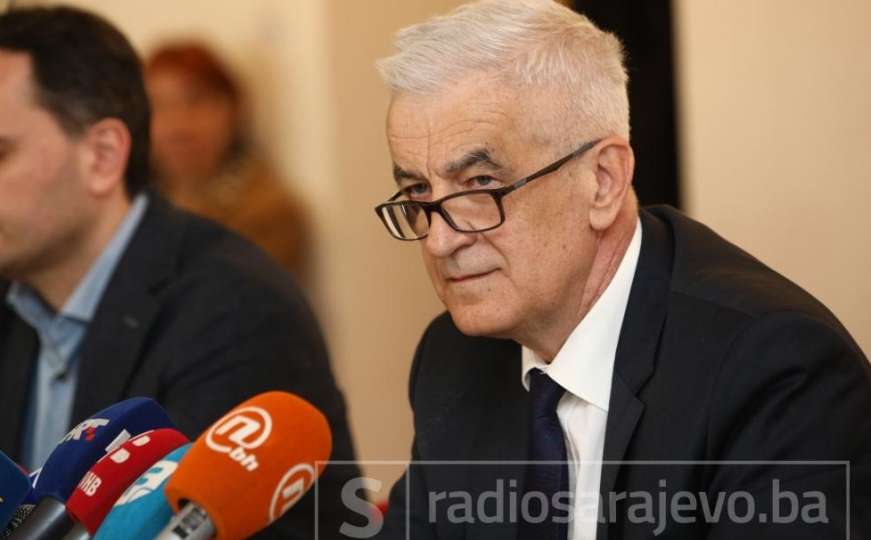 Vjekoslav Mandić: Vakcinisanje protiv COVID-19 nije realno ni do kraja godine