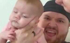 Šokantan snimak:  Tata pokazao kako bebe brzo da zaspu, ovo nemojte ni slučajno raditi