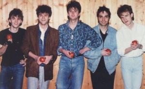 Crvena jabuka i "Bježi kišo s prozora"