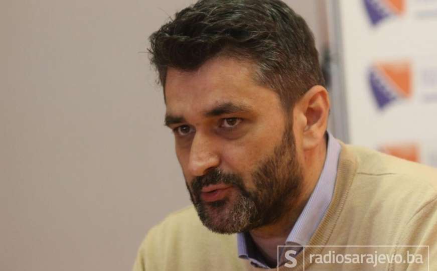 Suljagić odgovorio Abazoviću: Nema dokumenta da je Đukanović umiješan u Srebrenicu