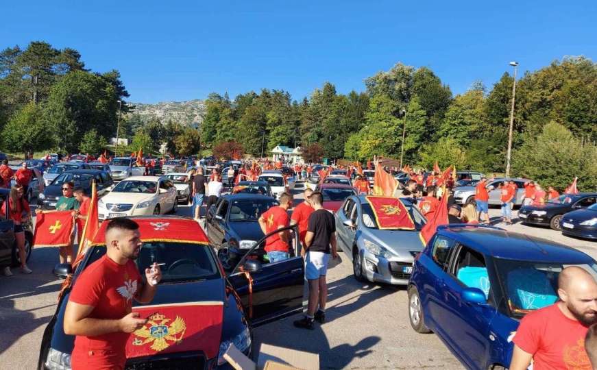 Crna Gora na nogama: Kolone vozila idu prema Podgorici