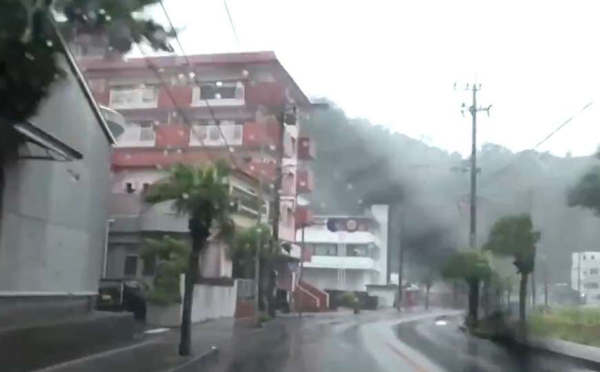 Snažan tajfun Haishen pogodio Japan, evakuacija za 1,6 miliona ljudi