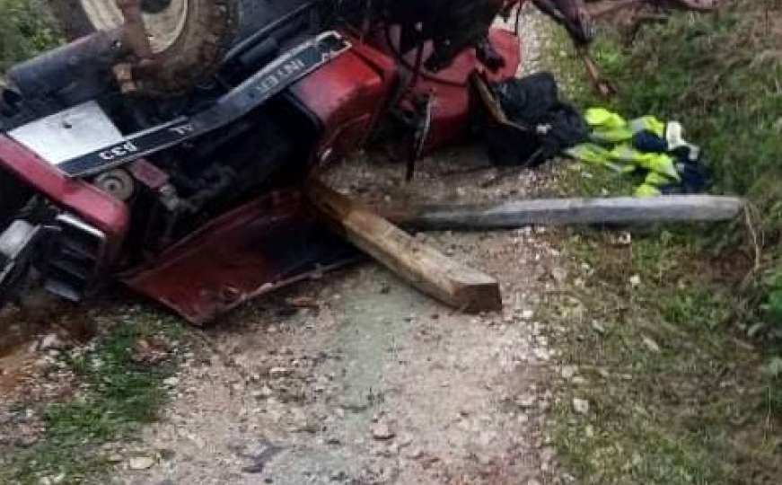 Tragedija u BiH: Prevrnuo se traktor, jedna osoba poginula