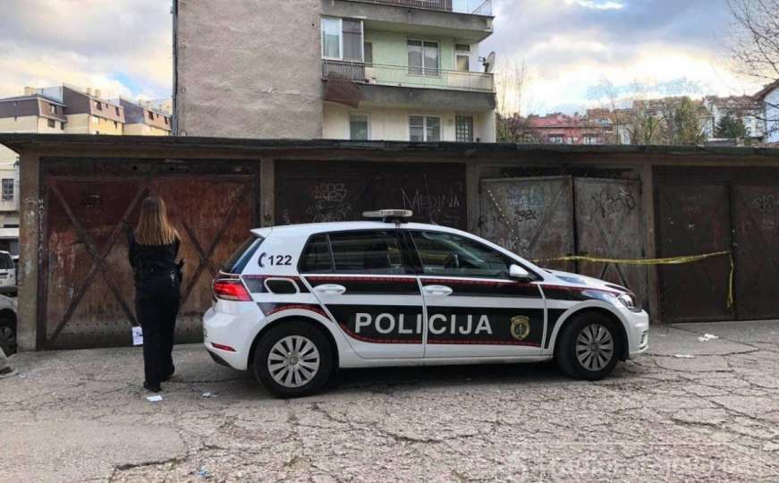 Strava u Sarajevu: Razbojnik presreo ženu, tukao je čekićem nasred ulice