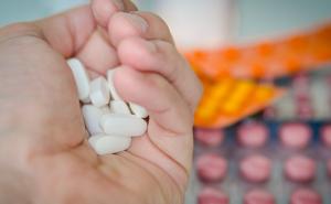 Nikako ne jedite ovo dok pijete antibiotike 