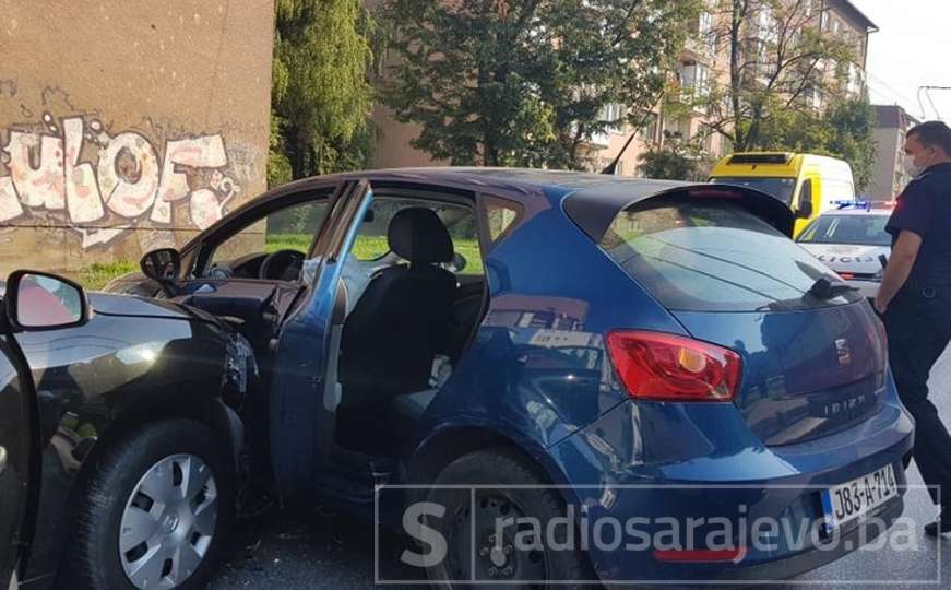 Sudar taxija i Seata u Sarajevu uzrokovao gužvu u saobraćaju