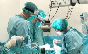 Prvi put u BiH izvedena operacija na otvorenom grudnom košu kod budnih pacijenata