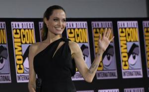 Angelina Jolie iznenadila dječake koji su prodavali limunadu