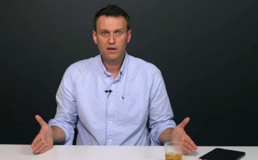 Navaljni objavio video: Otrovan putem boce vode u hotelu