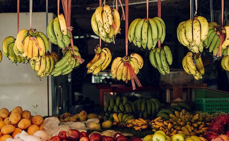 Znate li zašto banane na pijaci često vise u zraku – na špagi?