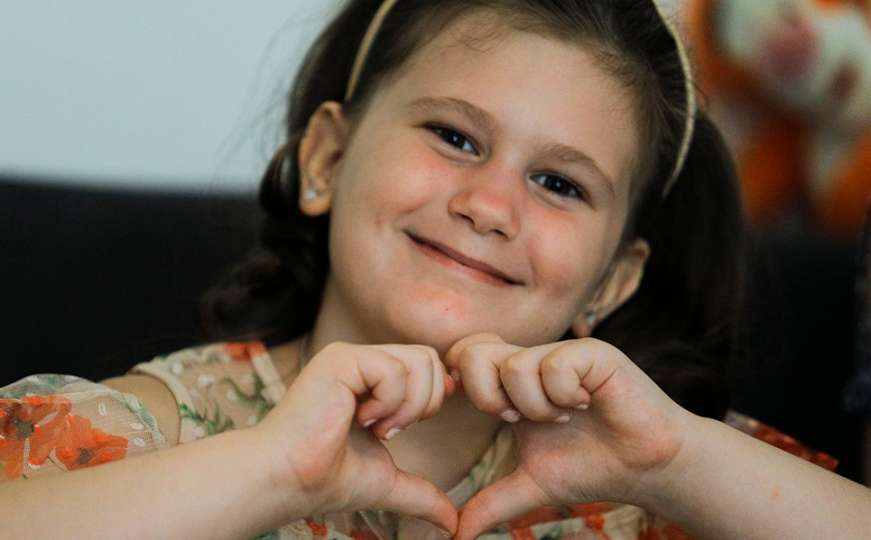 Nakon teške borbe: Hrabra šestogodišnja Ajna pobijedila leukemiju