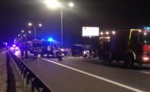 U udesu kamiona i kombija punog ljudi u Beogradu dvoje mrtvih i petero povrijeđenih