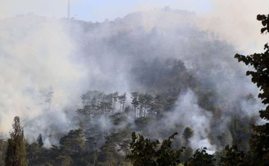 Vatrogasci na terenu, opet gori u Mostaru 