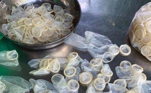 Zaplijenjeno 324.000 korištenih, pa opranih kondoma za preprodaju