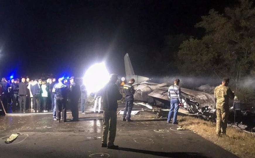Srušio se avion, poginulo najmanje 20 osoba