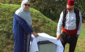 Neobičan slučaj u BiH: Šerif "sahranio" kuću, podigao joj i spomenik