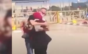 Dirljiv susret Palestinke s vjerenikom koji je 18 godina bio u izraelskom zatvoru