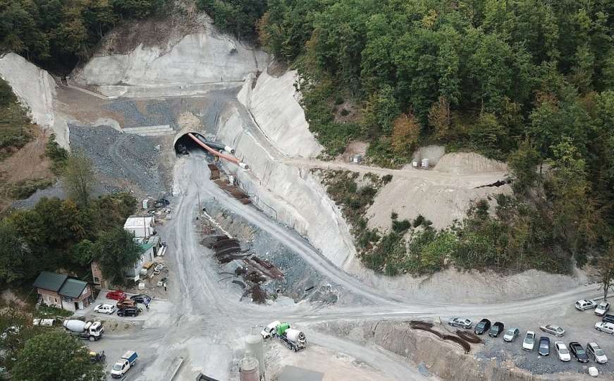 Fotografije iz zraka: Pogledajte kako napreduje gradnja tunela Hranjen 