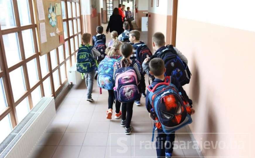 Zaraženo 200 učenika i nastavnika u školama u RS